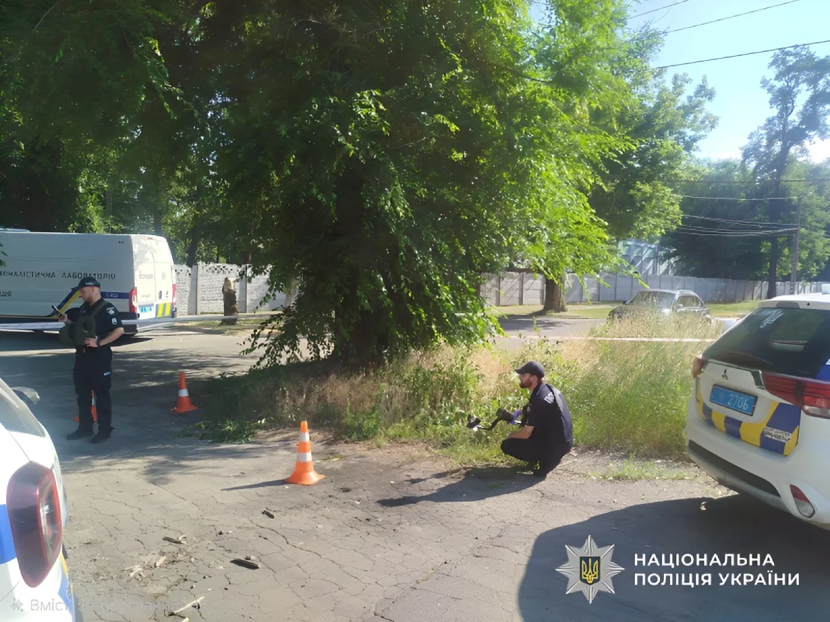 У Кам'янському під час перевірки документів чоловік кинув гранату: троє поранених