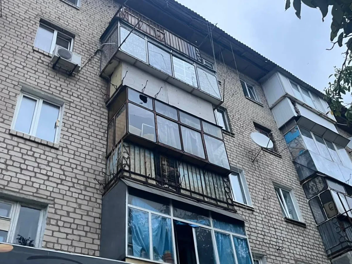 FPV-дрони вдарили по Нікополю та Марганцю: пошкоджено житловий будинок, загиблих немає