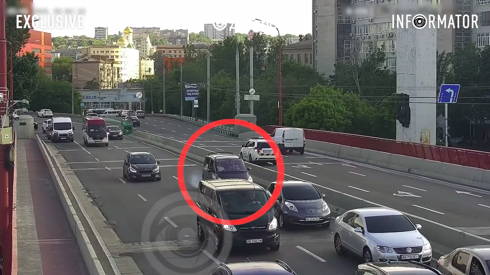 Три автівки зіткнулися на Новому мості у Дніпрі