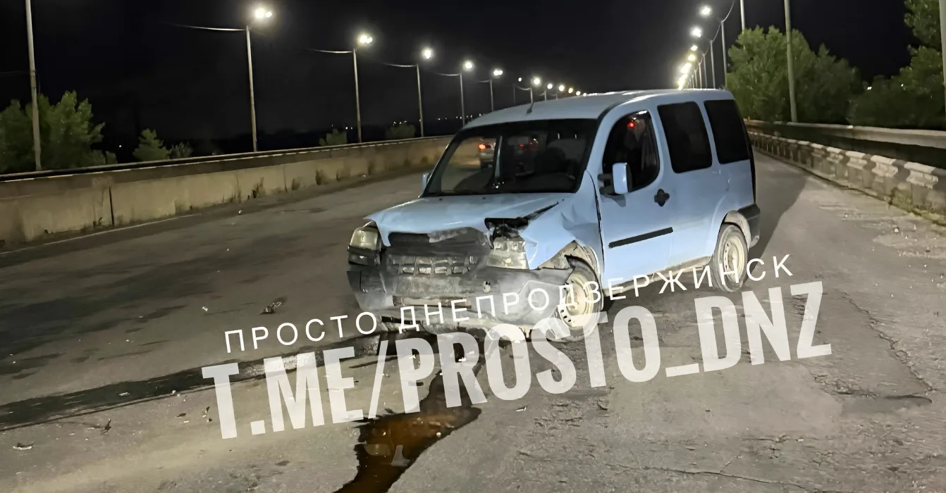 У Кам'янському розшукують водія сірої Skoda Octavia, який втік після ДТП