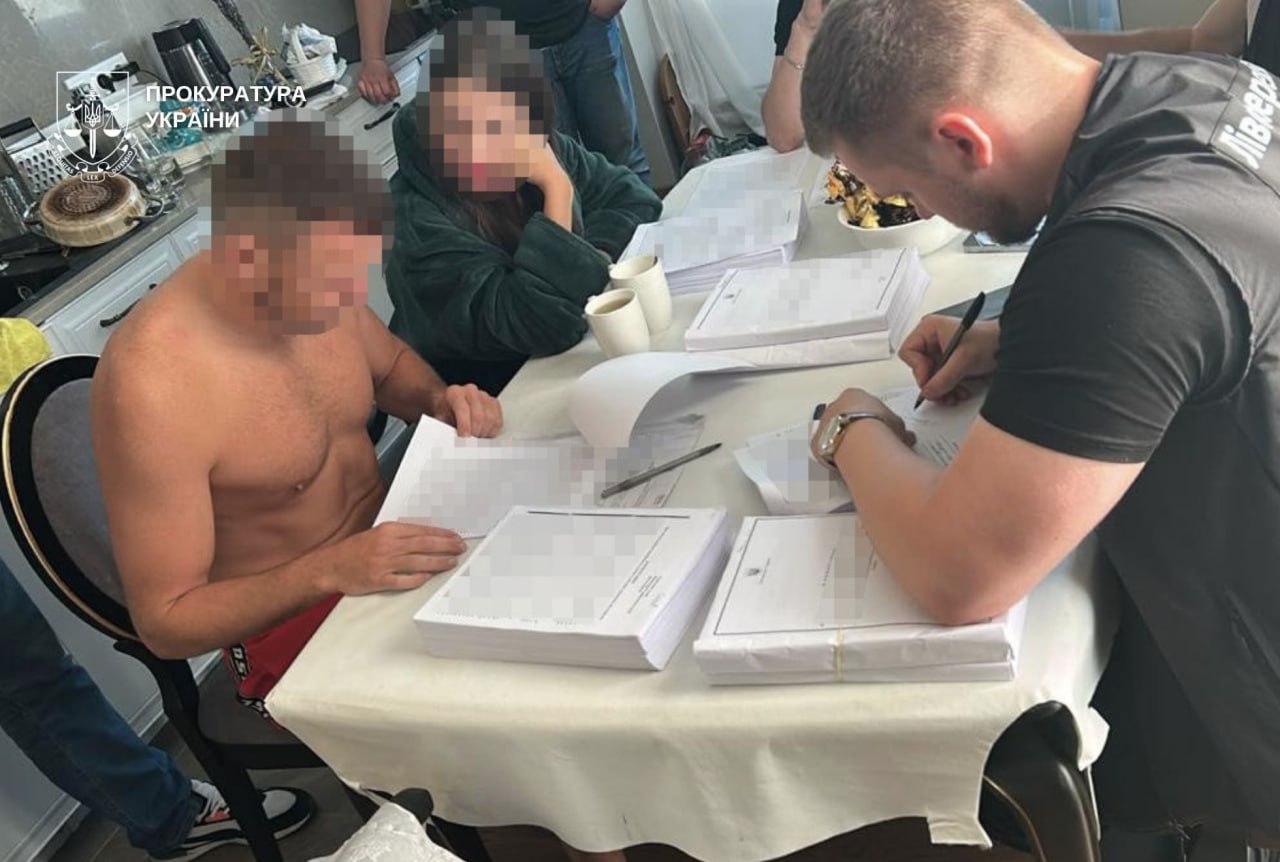 У Дніпрі та області провели майже 100 обшуків у справі про розкрадання 800 млн грн