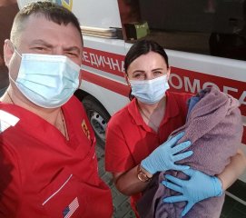 Бригада швидкої з Кам'янського прийняла передчасні пологи вдома вночі 9 червня