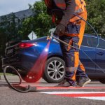 У Дніпрі наносять нову розмітку та монтують делініатори на небезпечних перехрестях