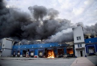 Удари по Слобожанській громаді 3 червня: склади АТБ і термінал «Нової пошти» зазнали руйнувань