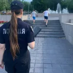 Поліція Кам'янського закликає батьків стежити за дітьми біля фонтанів