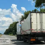 Вантажівка АТБ потрапила під удар FPV-дрона між Дніпром і Кривим Рогом