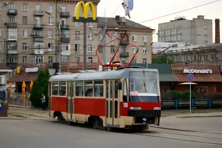 У Дніпрі замість трамваїв №6 і №9 курсують автобуси за 10 гривень