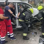 ДТП на вулиці Академіка Белелюбського: пасажира Mercedes-Benz Vito діставали гідравлічним інструментом