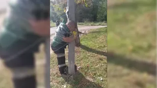 В Днепре подозреваемого в краже привязали скотчем к столбу вместо вызова полиции